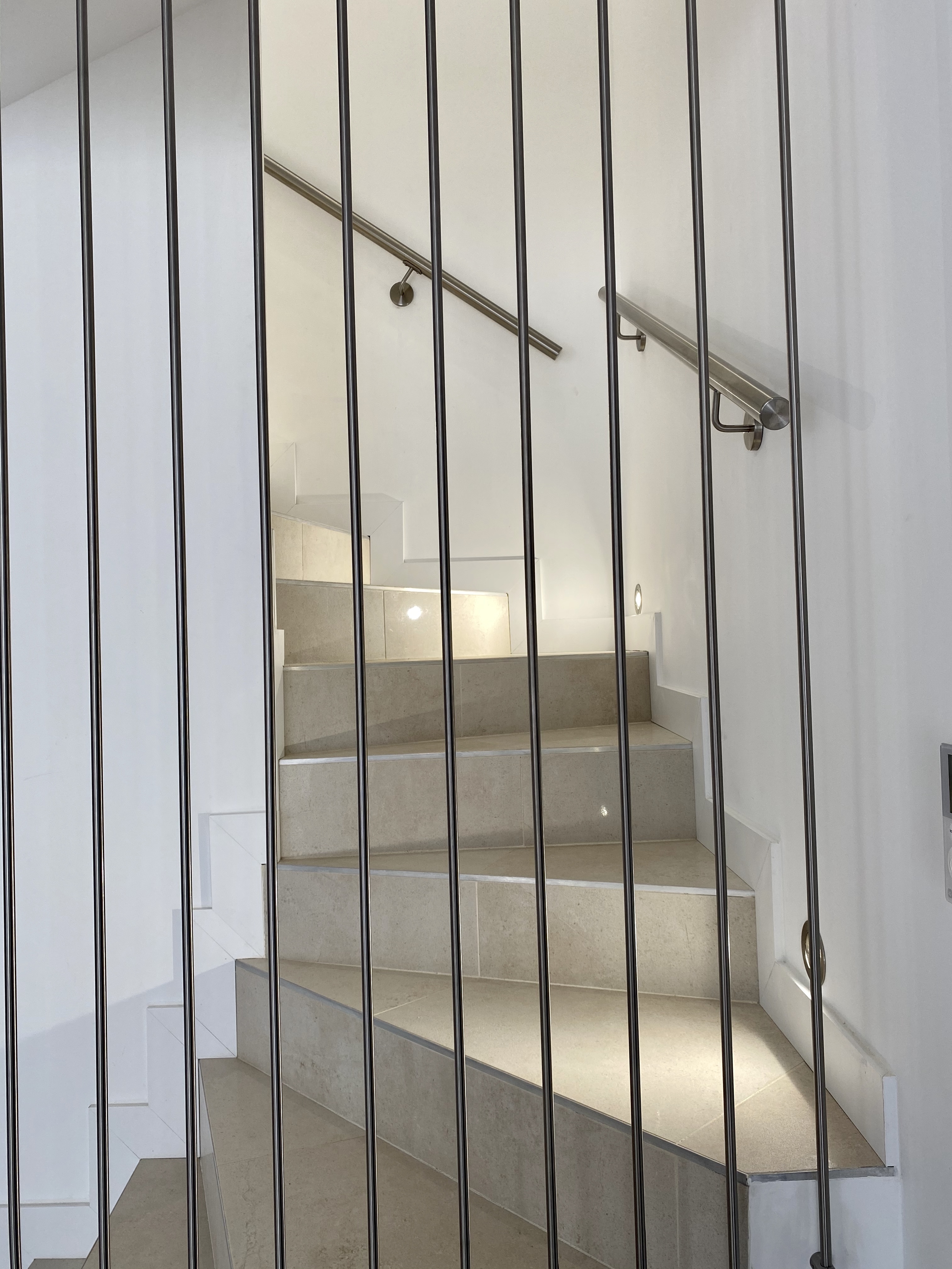 Installation d'un garde corps dans un escalier