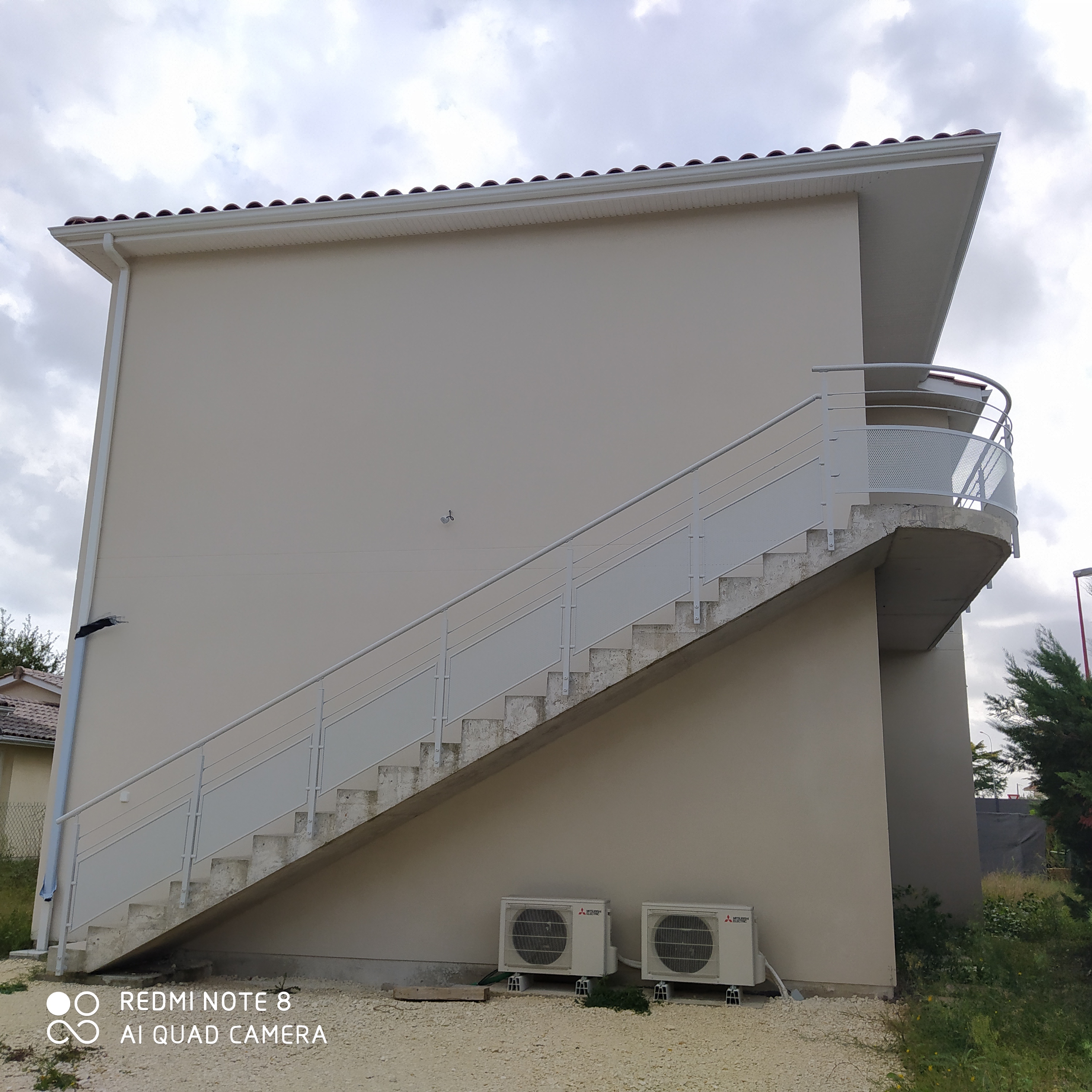 Escalier en béton et garde corps en inox extérieur