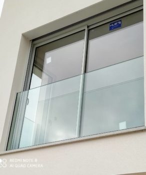 Garde corps d'une fenêtre en verre