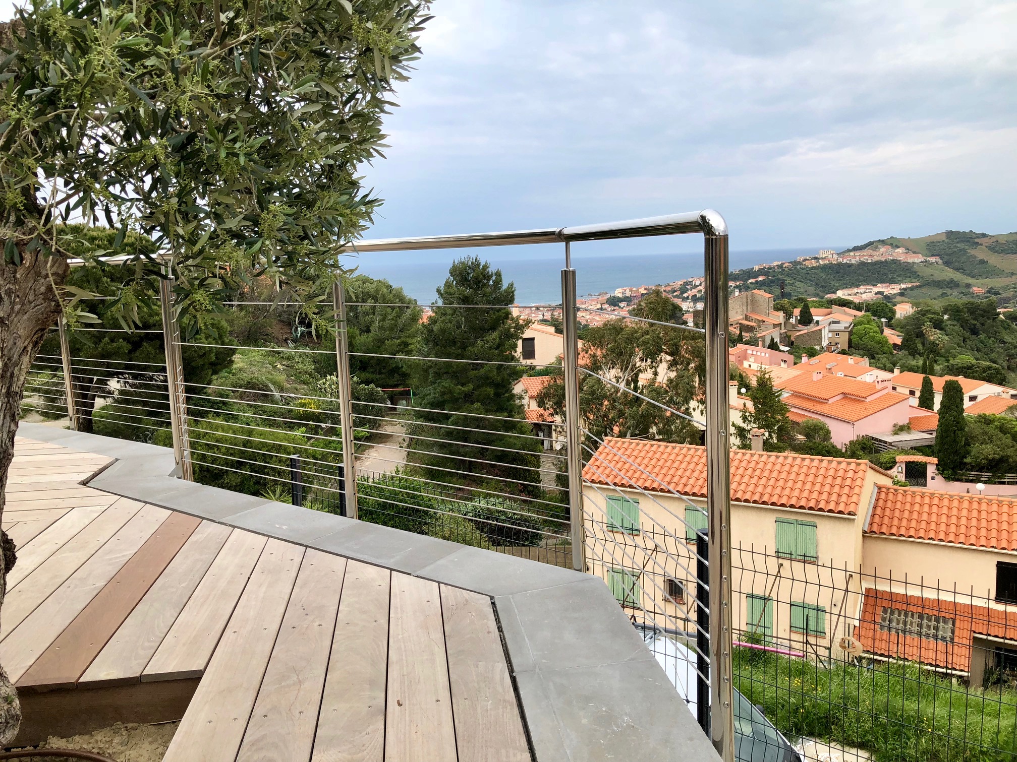 Garde corps inox et câble sur une terrasse