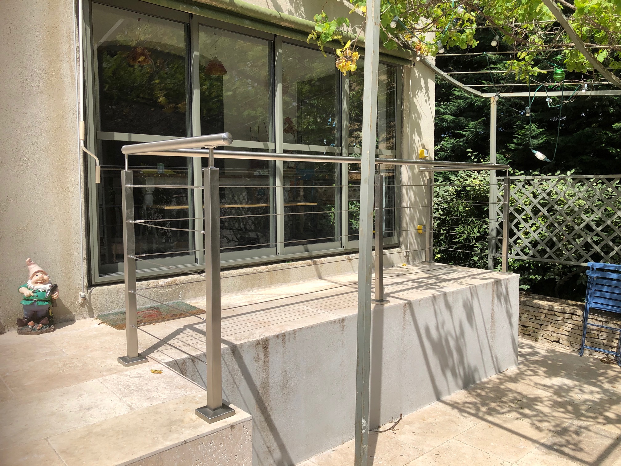 Terrasse avec un garde corps en inox près de Montpellier