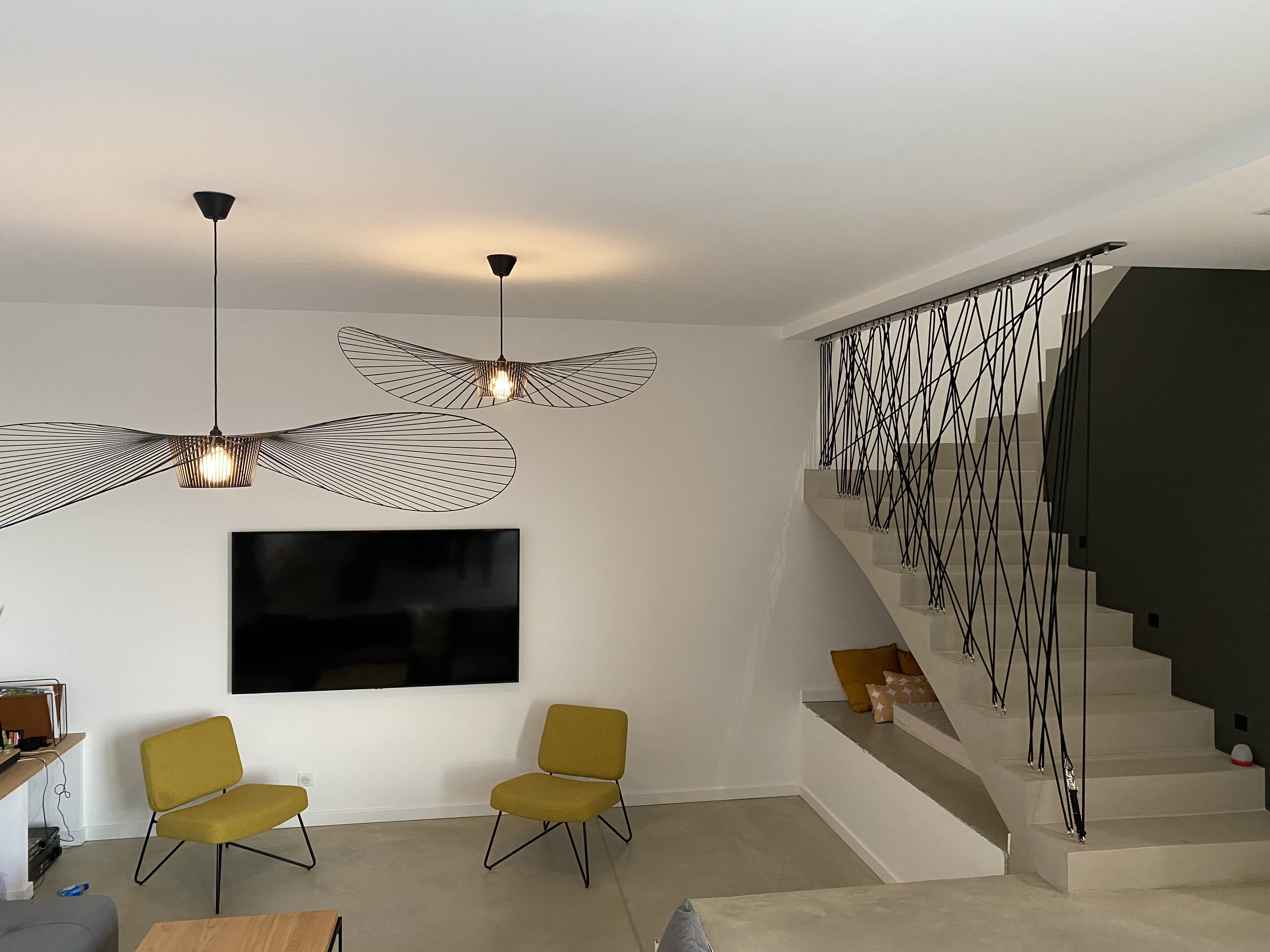 Performance moderne sur un escalier à paillasse, dans un logement, à Nîmes près d'Uzès et Arles.