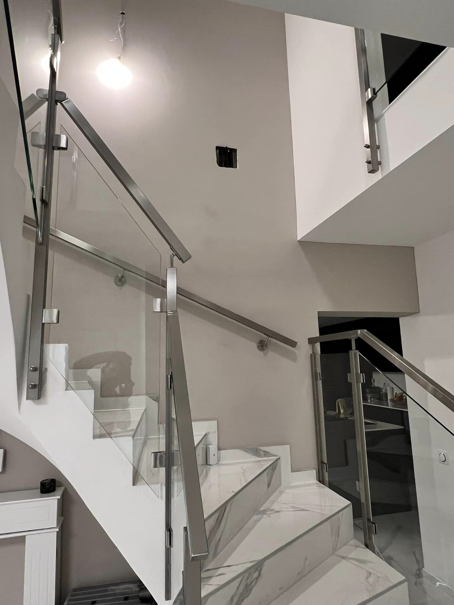 garde-corps en verre d'une habitation à Alès, près de Nîmes pour un particulier par Alain Baraona