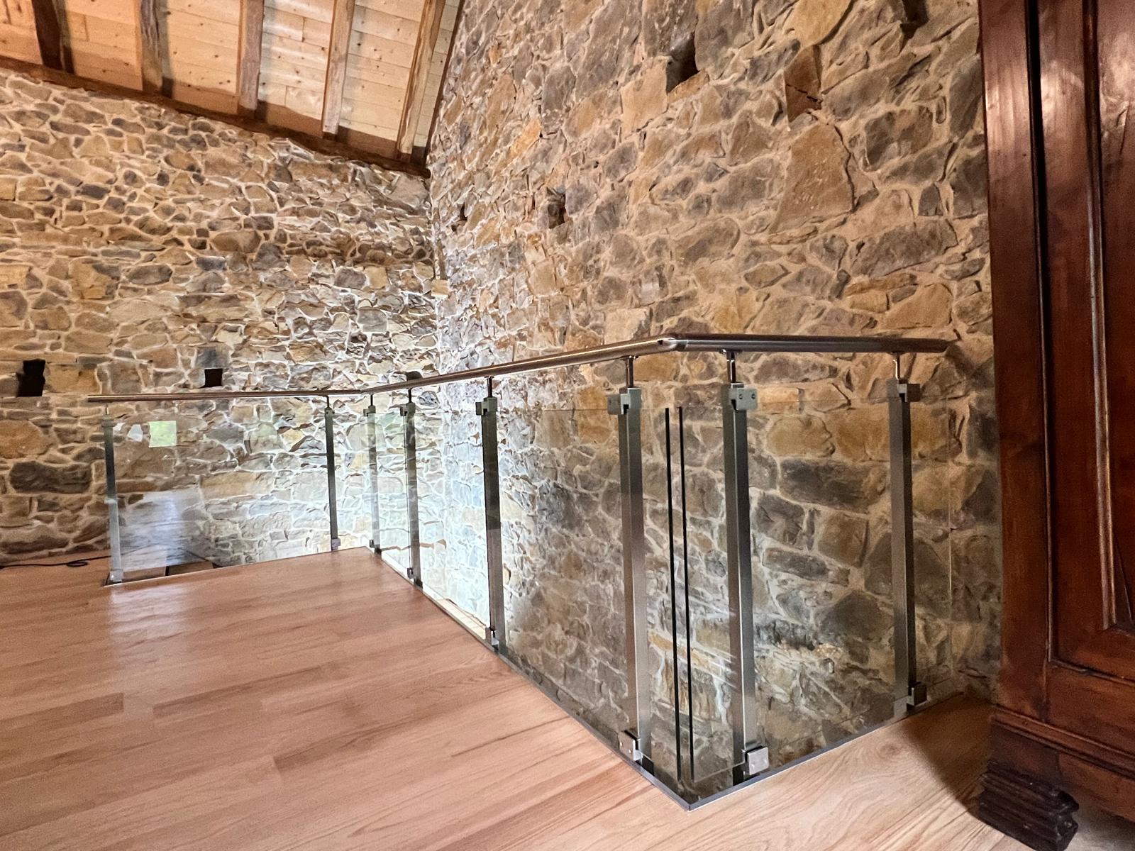 garde-corps en verre d'une habitation à Toulouse pour un particulier par Alain Baraona