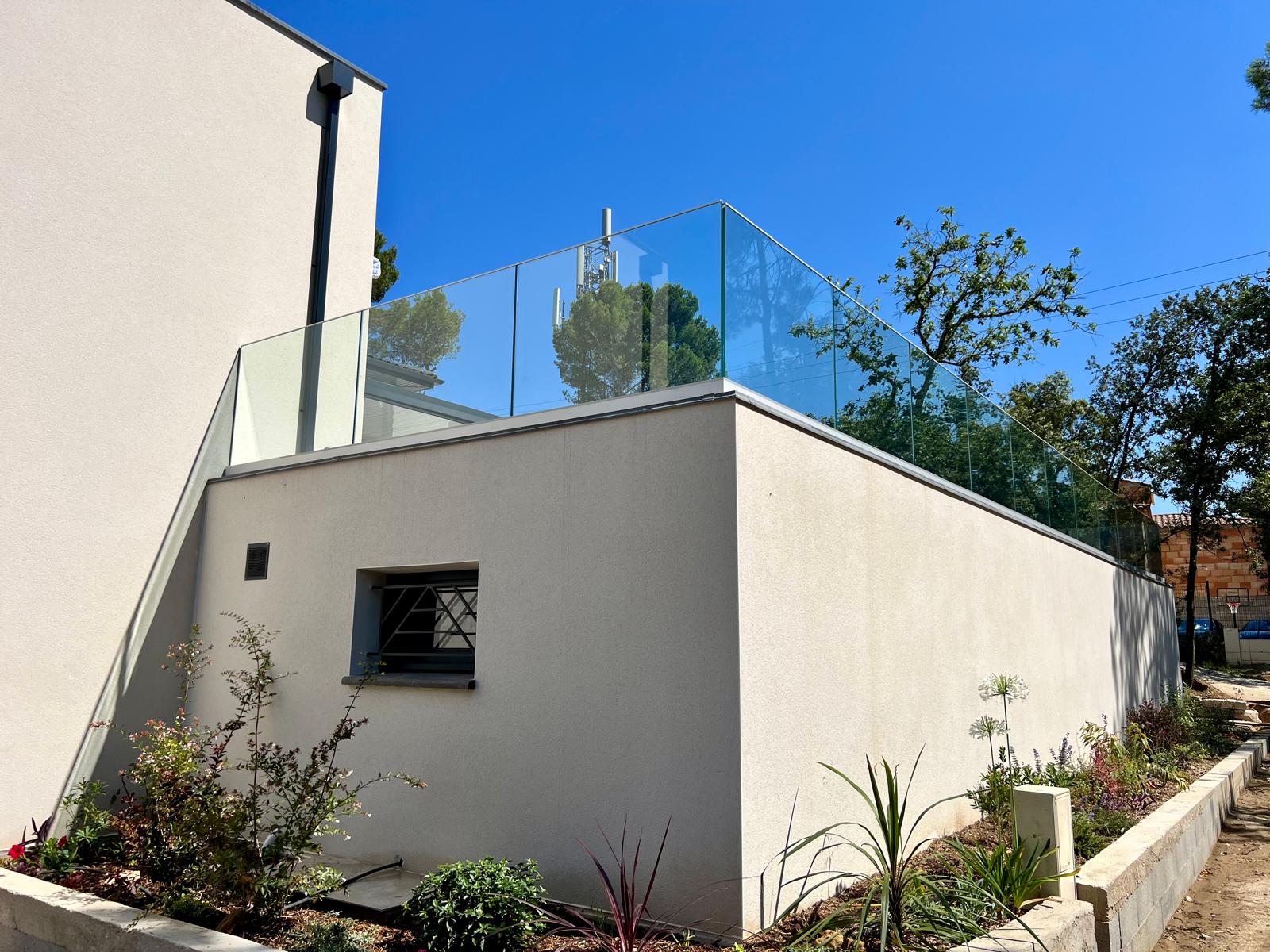 rambarde en verre d'une maison individuelle à la Grande-Motte près de Montpellier pour un particulier par Alain Baraona