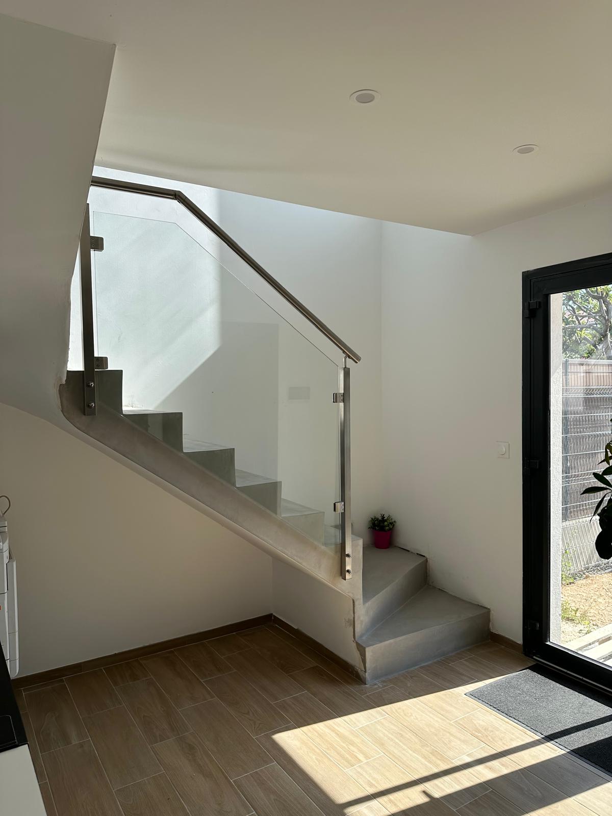 garde-corps en verre d'une maison individuelle à Marseille pour un particulier par Alain Baraona