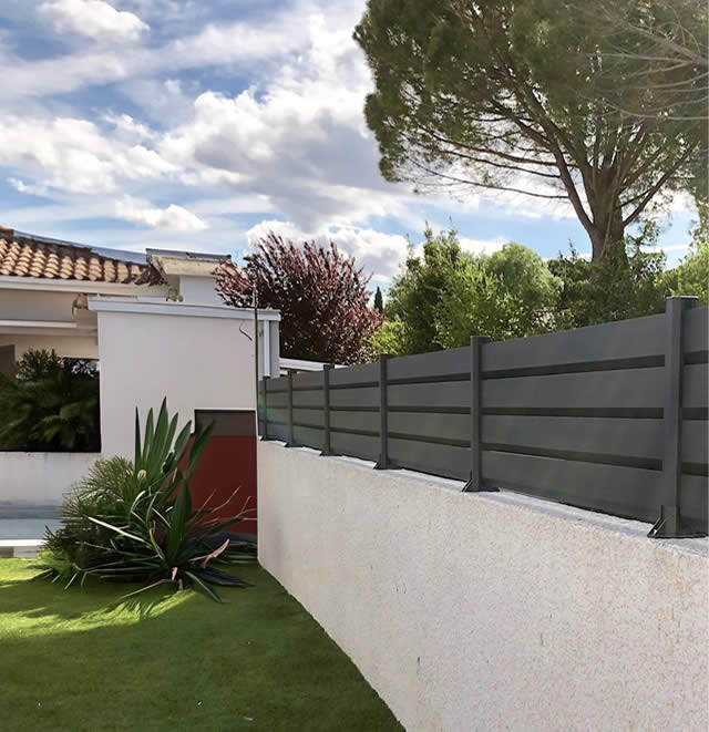Brise-vue en clôture de jardin