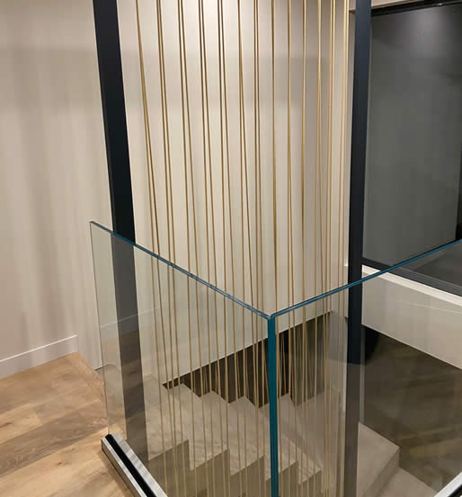Escalier avec un élement décoratif en corde