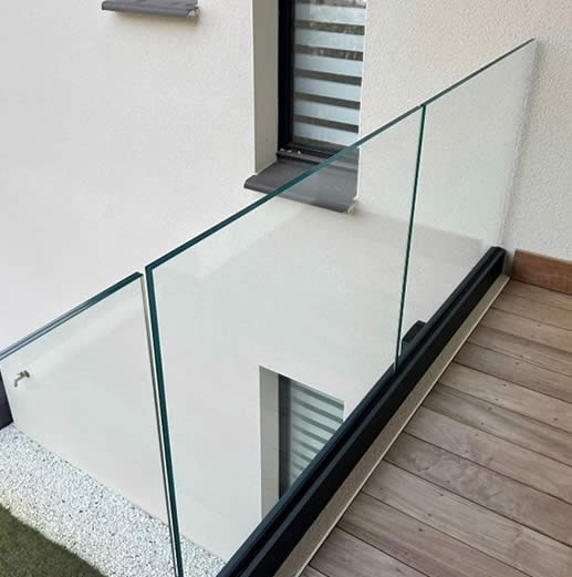 Garde-corps sur un palier de résidence